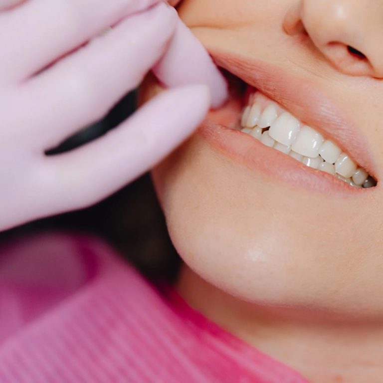 Diş sıkma ve bruksizm değerlendirmesinde masseter kası, çene eklemi ve çiğneme kaslarının anatomik görünümü.